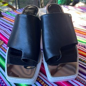 DKNY SANDALS